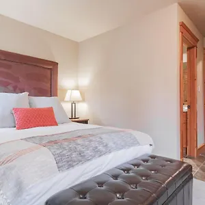 Wildwood By Outpost , Whistler Canada
